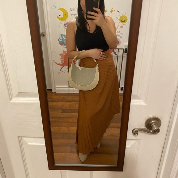 Loewe half moon bag - Sold out  ❤️onmyfbpage❌ - Picture 15 of 17